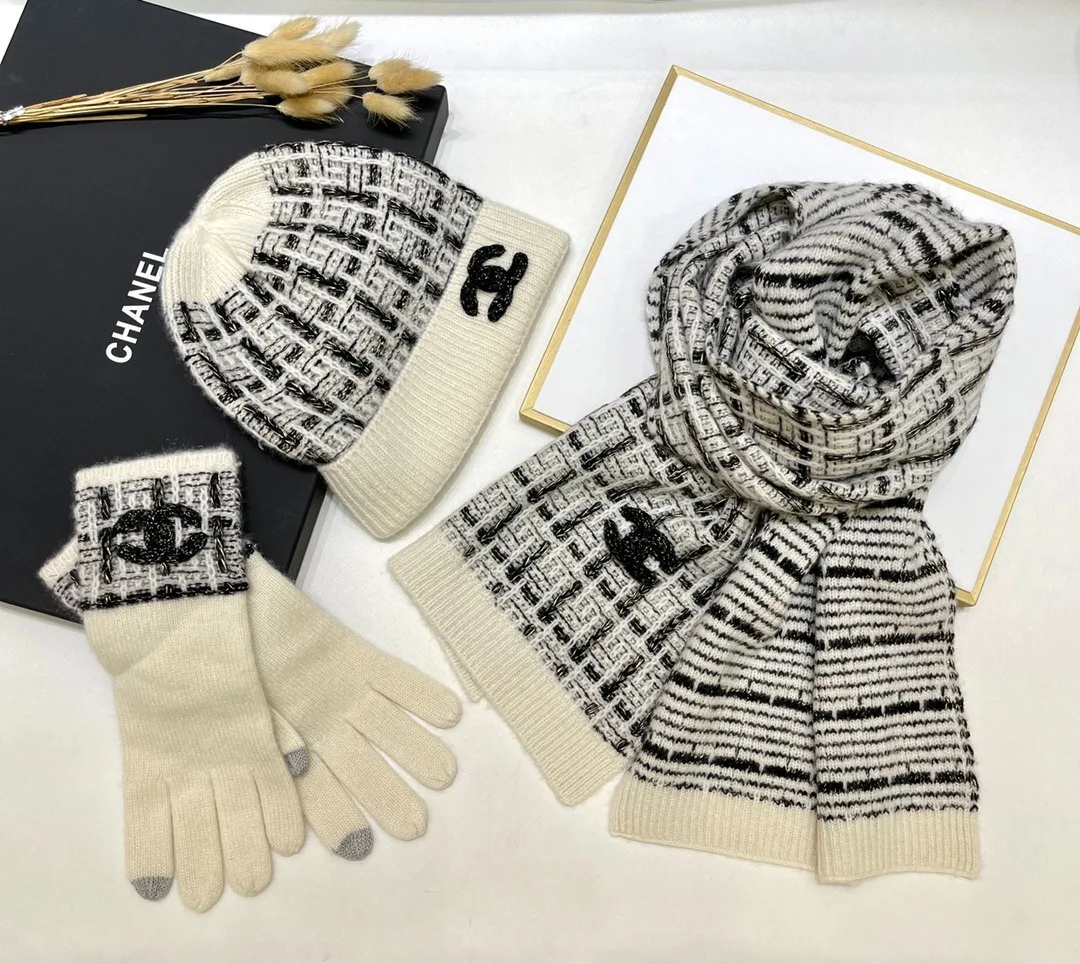 Chanel Monochrome Winter Knit Set Hat, Scarf And Gloves Black & White - Image 10