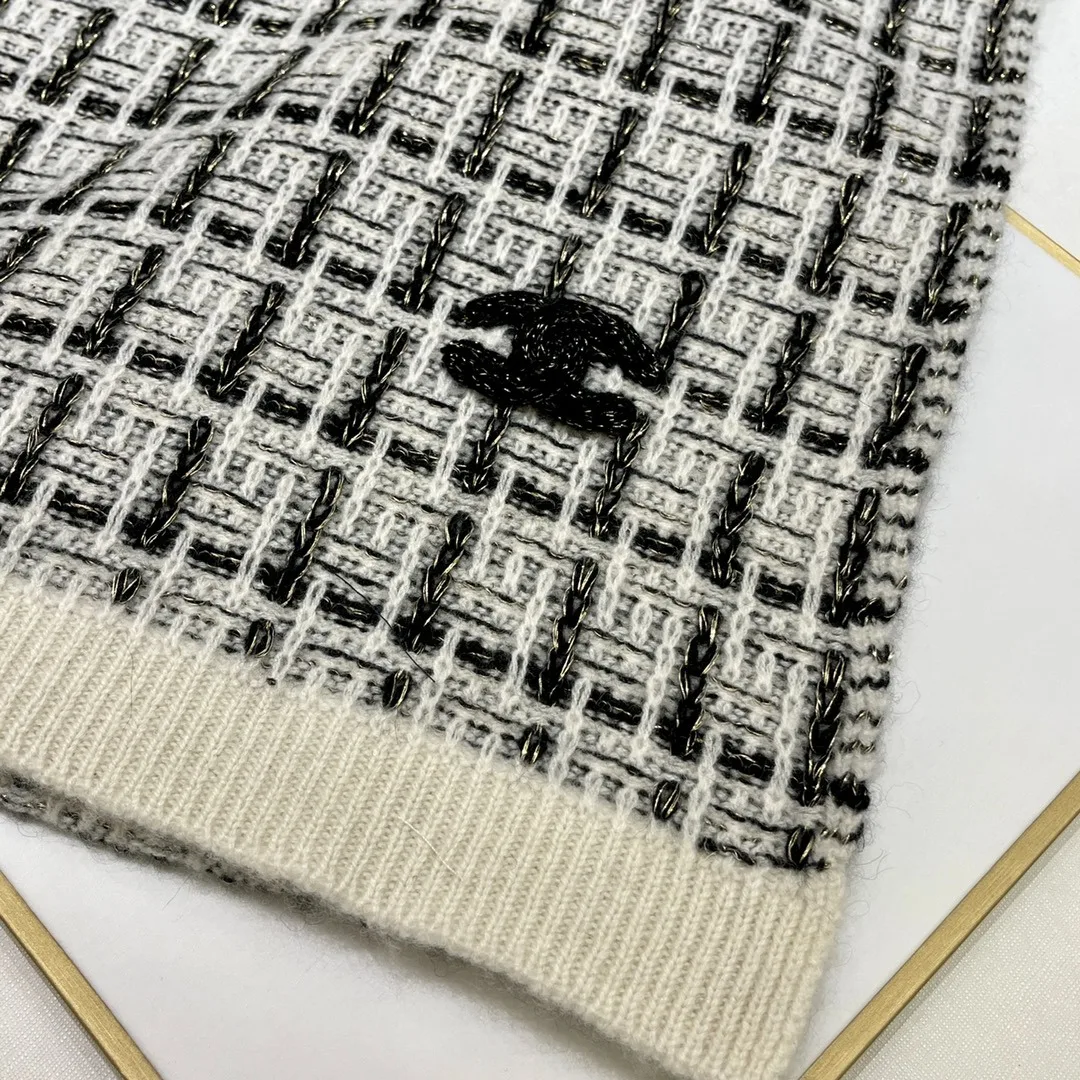 Chanel Monochrome Winter Knit Set Hat, Scarf And Gloves Black & White - Image 8