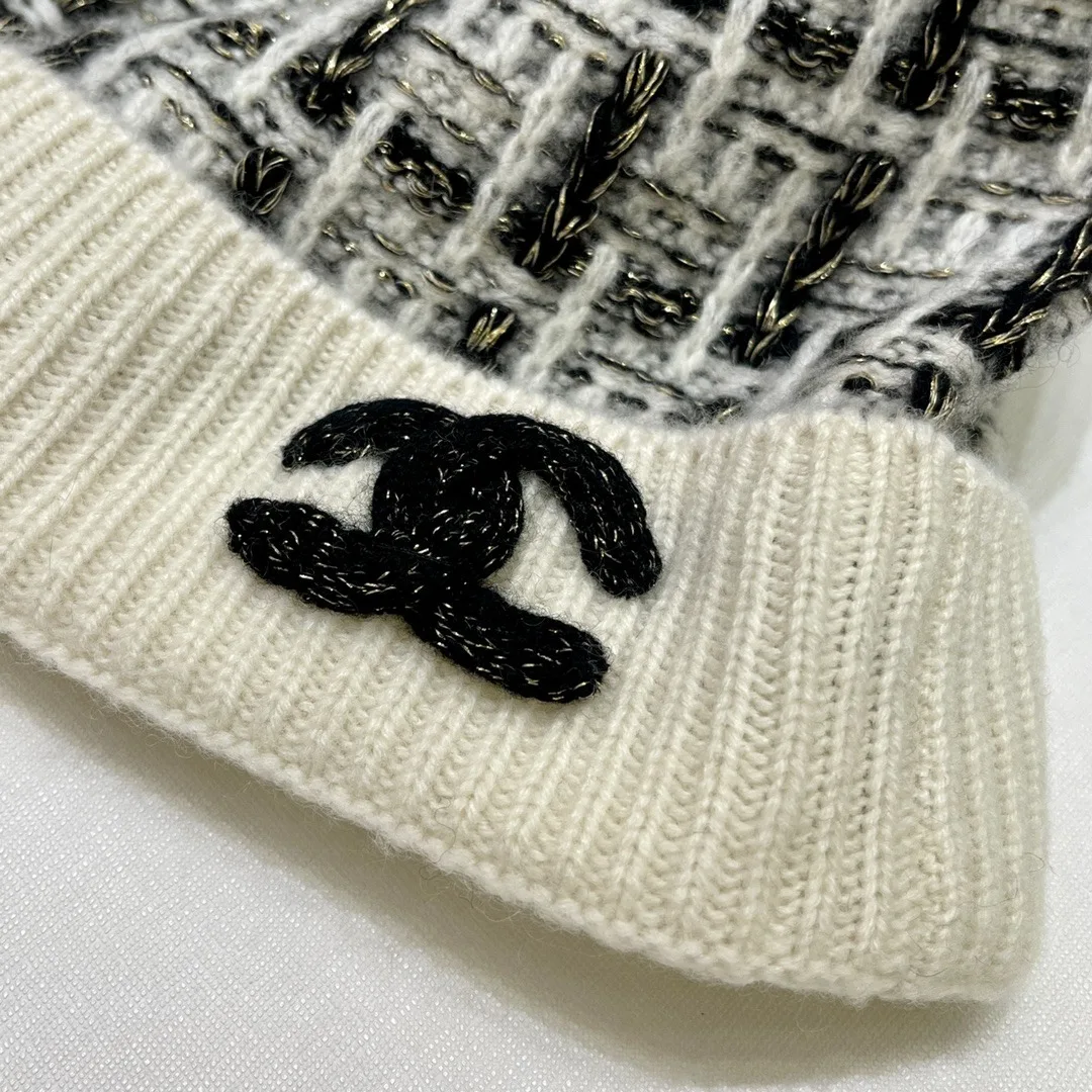 Chanel Monochrome Winter Knit Set Hat, Scarf And Gloves Black & White - Image 6