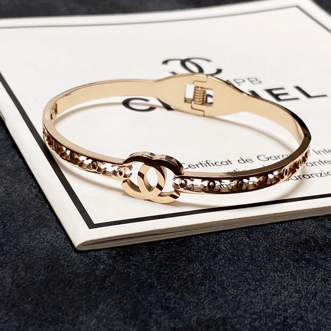 Chanel Mother Of Pearl Bracelet Gold - Image 3