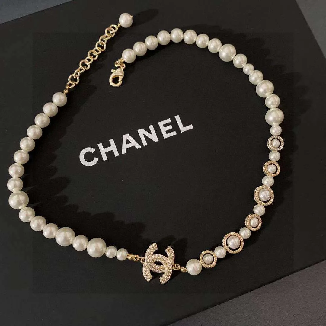 Chanel Pearl Bow Necklace White - Image 3