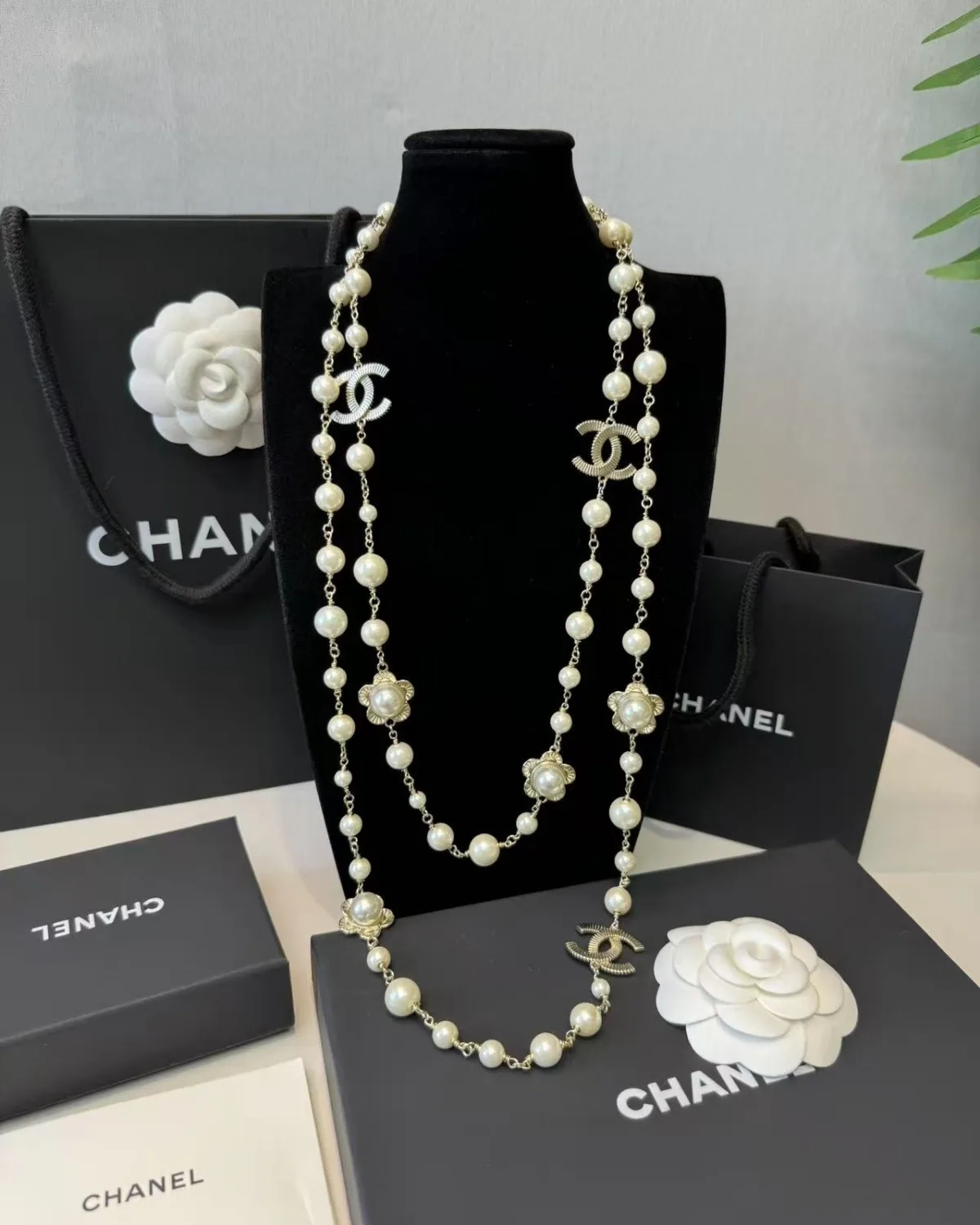 Chanel Pearl CC
