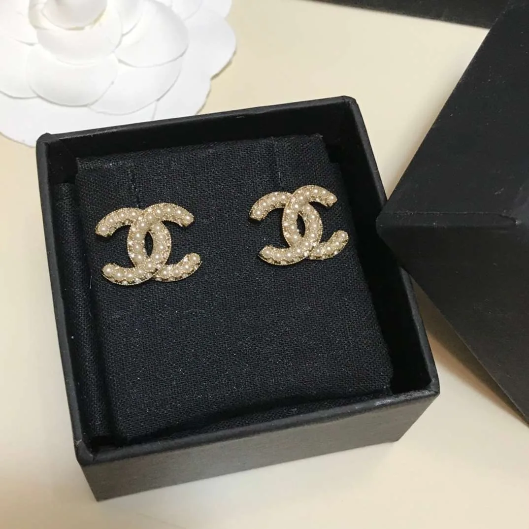 Chanel Pearl Earrings Gold - Image 6