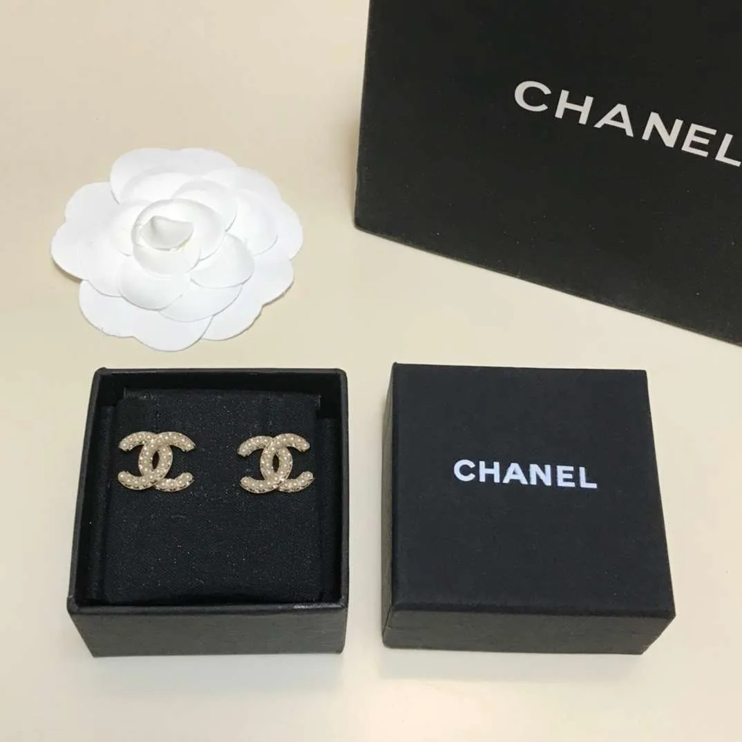 Chanel Pearl Earrings Gold - Image 4