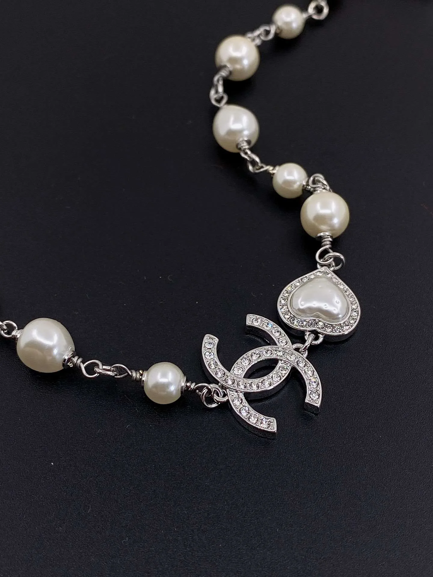 Chanel Pearl Love Necklace White - Image 6