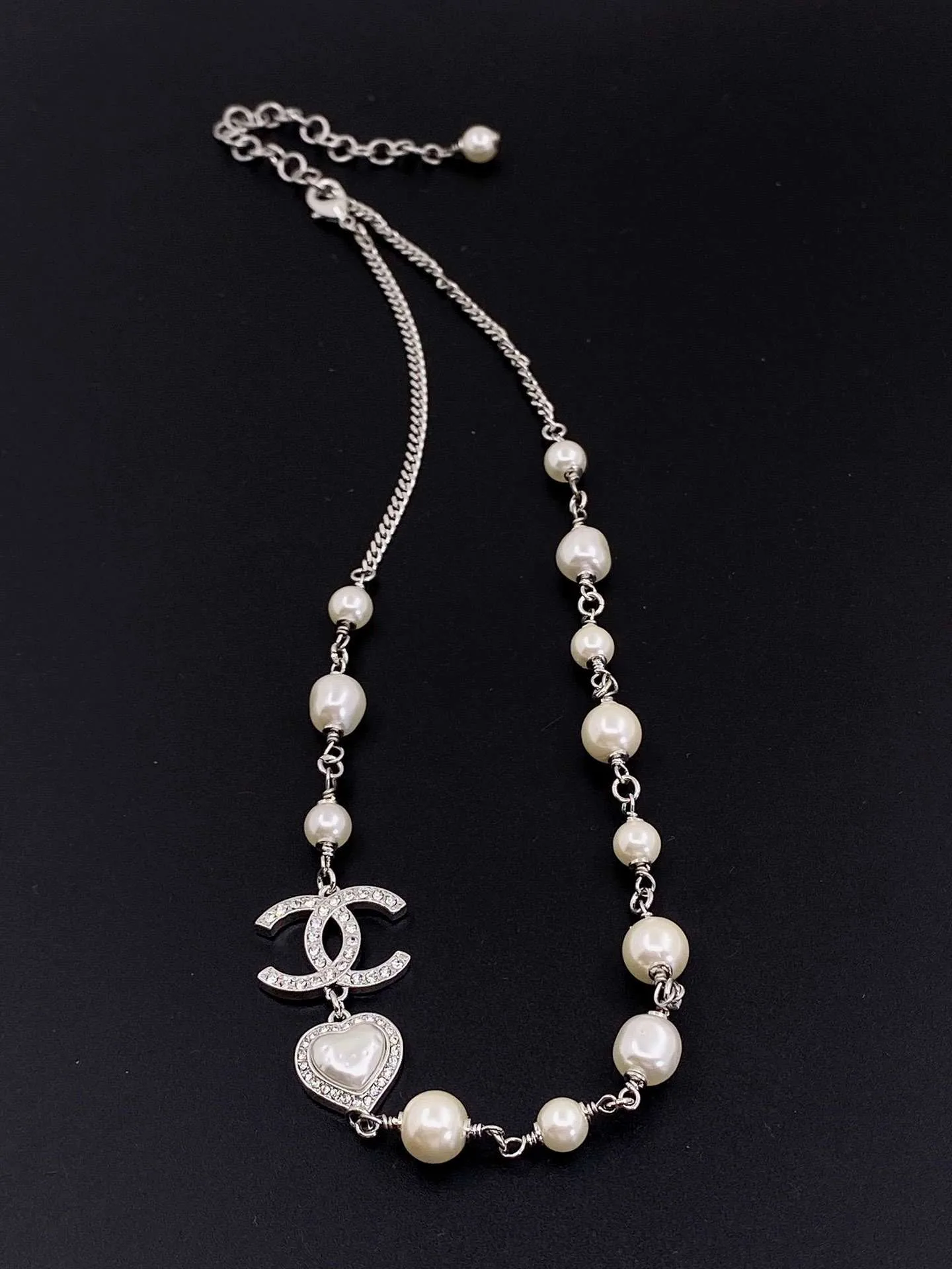 Chanel Pearl Love Necklace White - Image 4