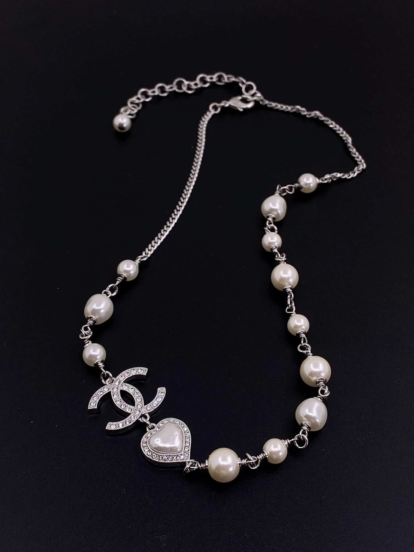 Chanel Pearl Love Necklace White - Image 3