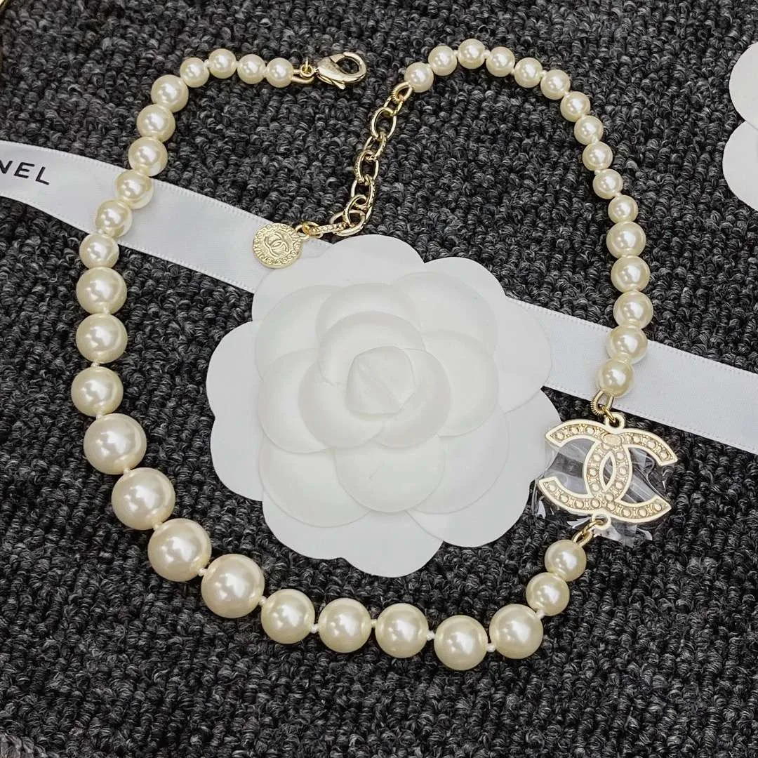Chanel Pearl Necklace White - Image 5