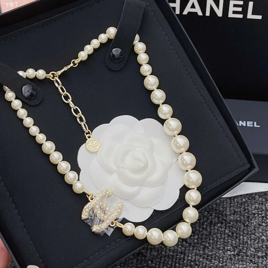 Chanel Pearl Necklace White - Image 3
