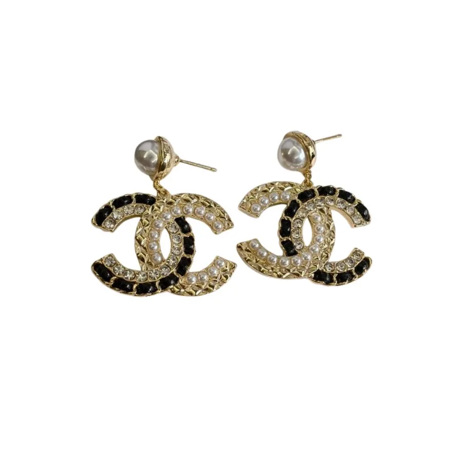 Chanel Pearl Stud