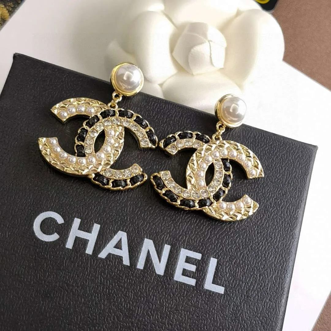 Chanel Pearl Stud Earrings White - Image 7