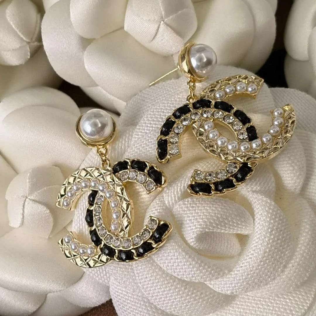 Chanel Pearl Stud Earrings White - Image 5