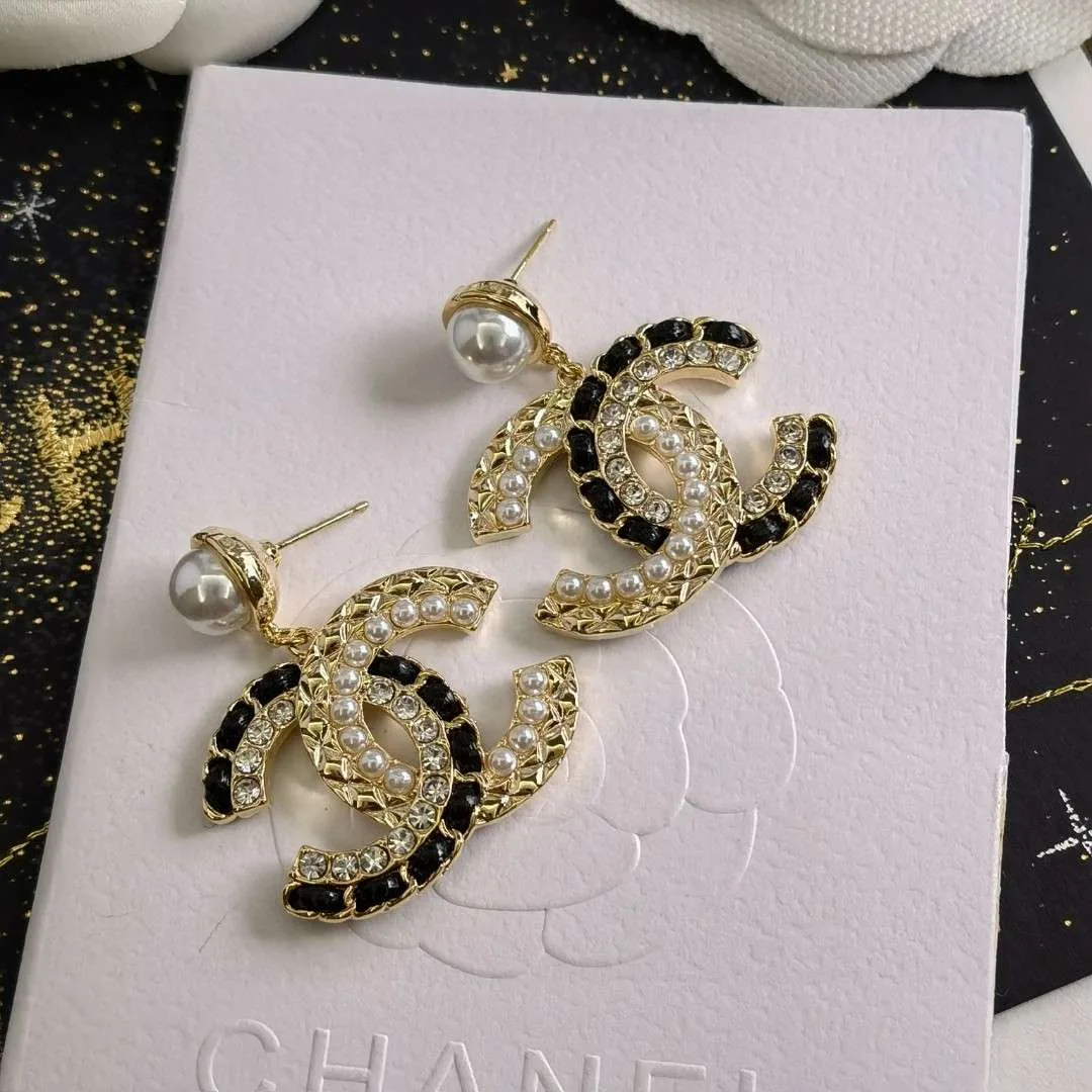 Chanel Pearl Stud Earrings White - Image 3