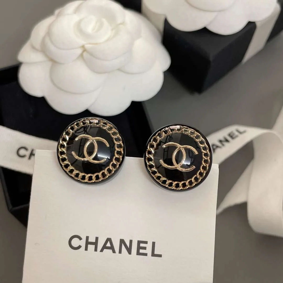 Chanel Round Acrylic Stud Earrings Black - Image 5