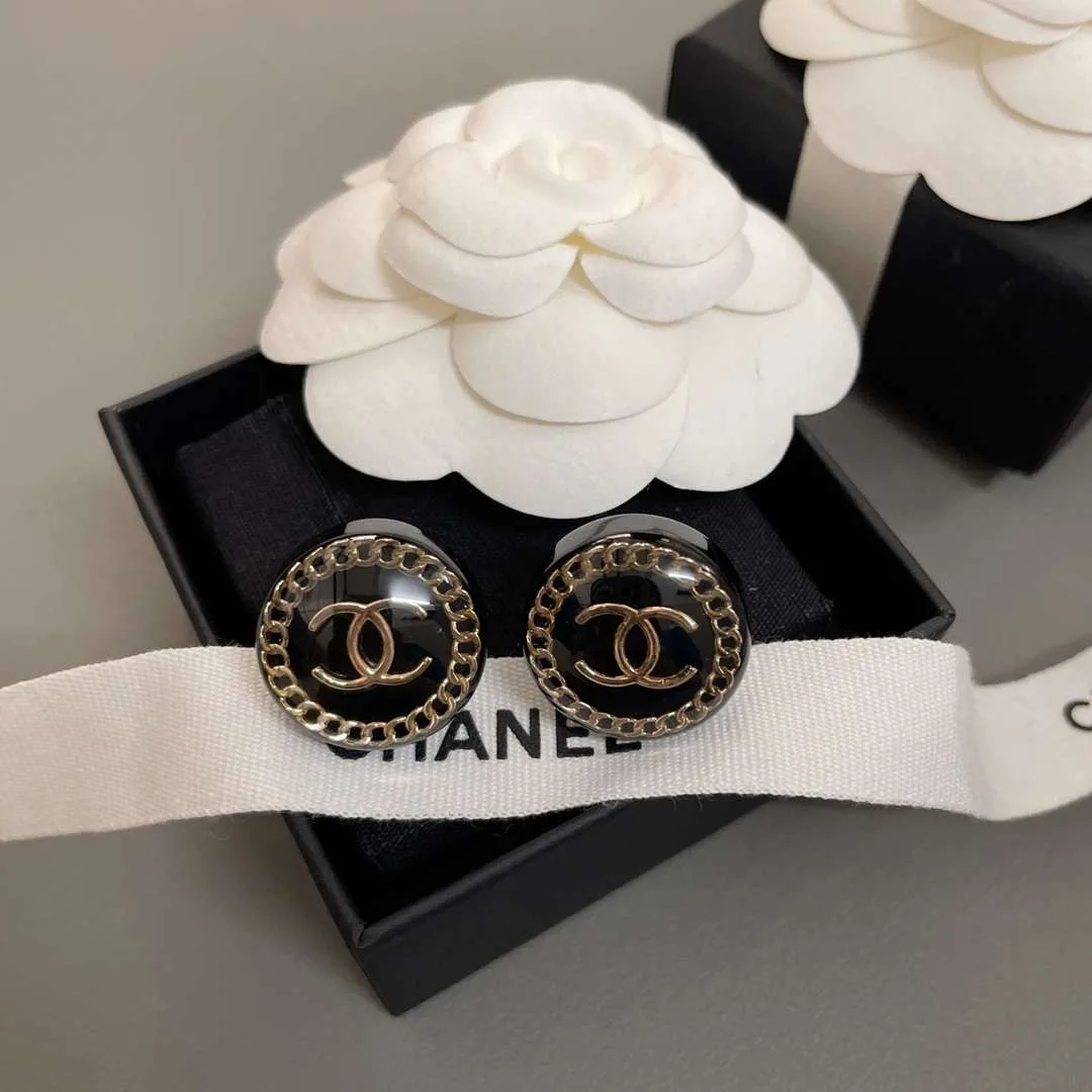 Chanel Round Acrylic Stud Earrings Black - Image 4