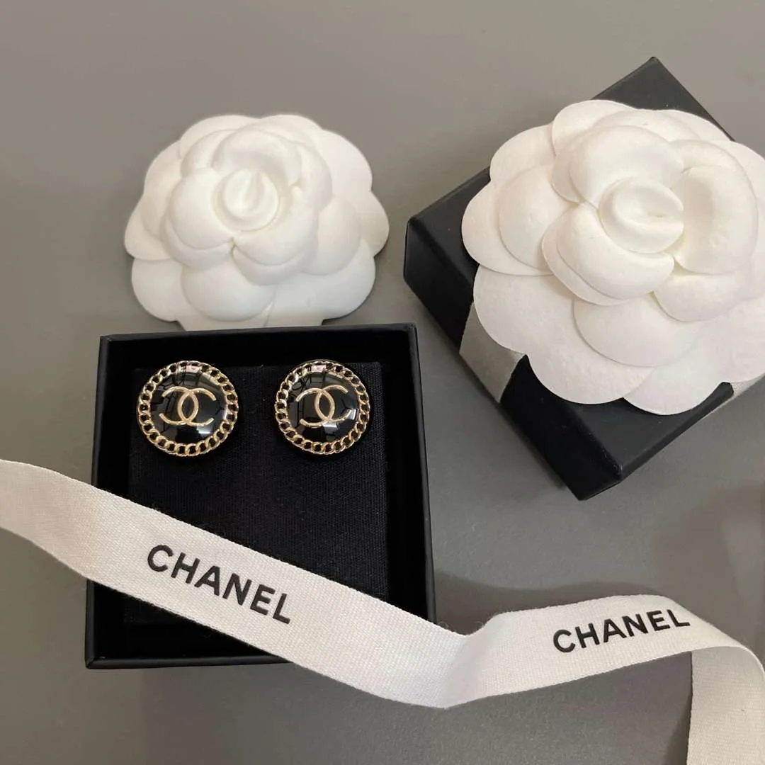 Chanel Round Acrylic Stud Earrings Black - Image 2