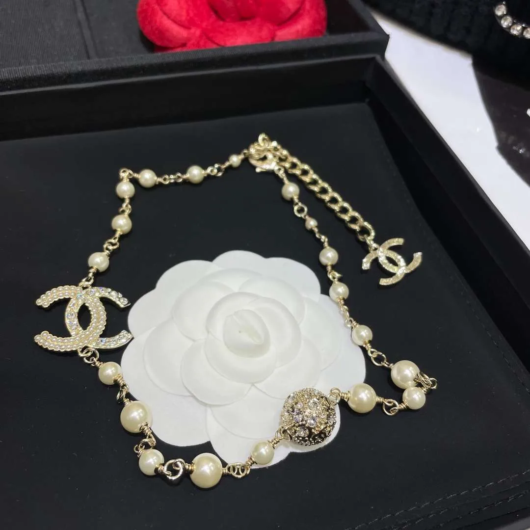 Chanel Round Crystal Pearl Necklace Gold - Image 8