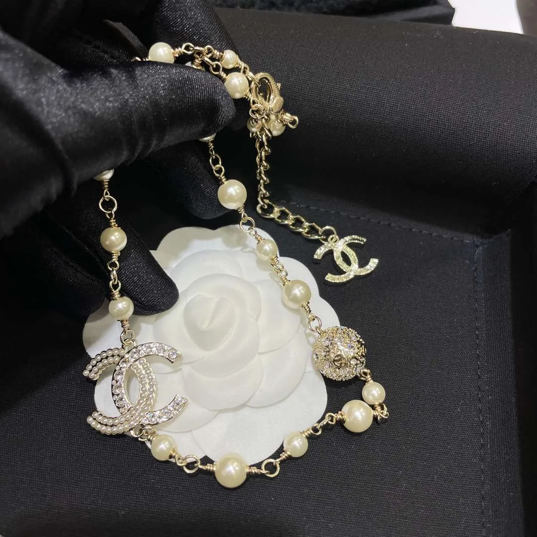 Chanel Round Crystal Pearl Necklace Gold - Image 7