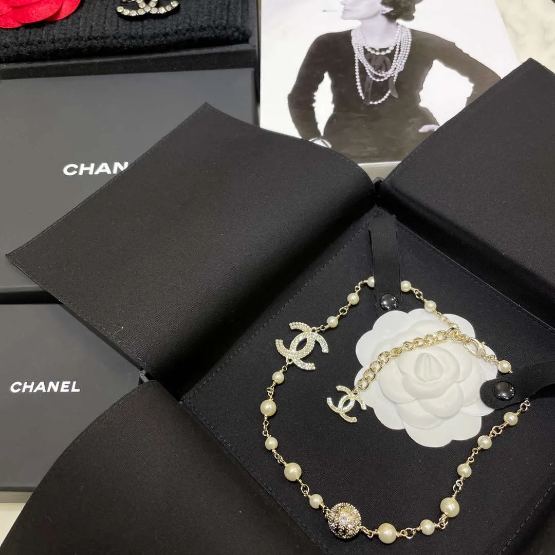 Chanel Round Crystal Pearl Necklace Gold - Image 4