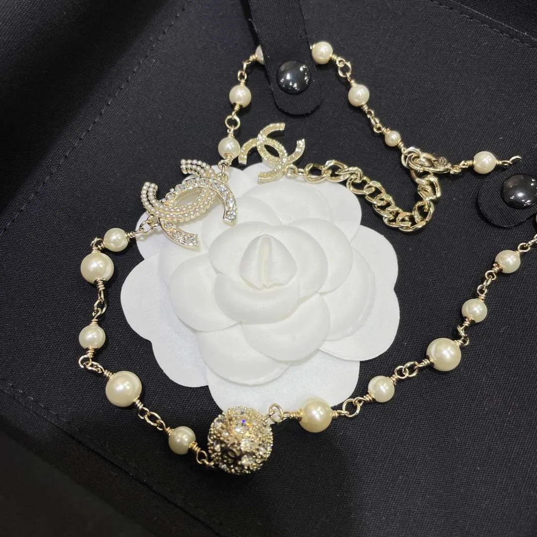 Chanel Round Crystal Pearl Necklace Gold - Image 3
