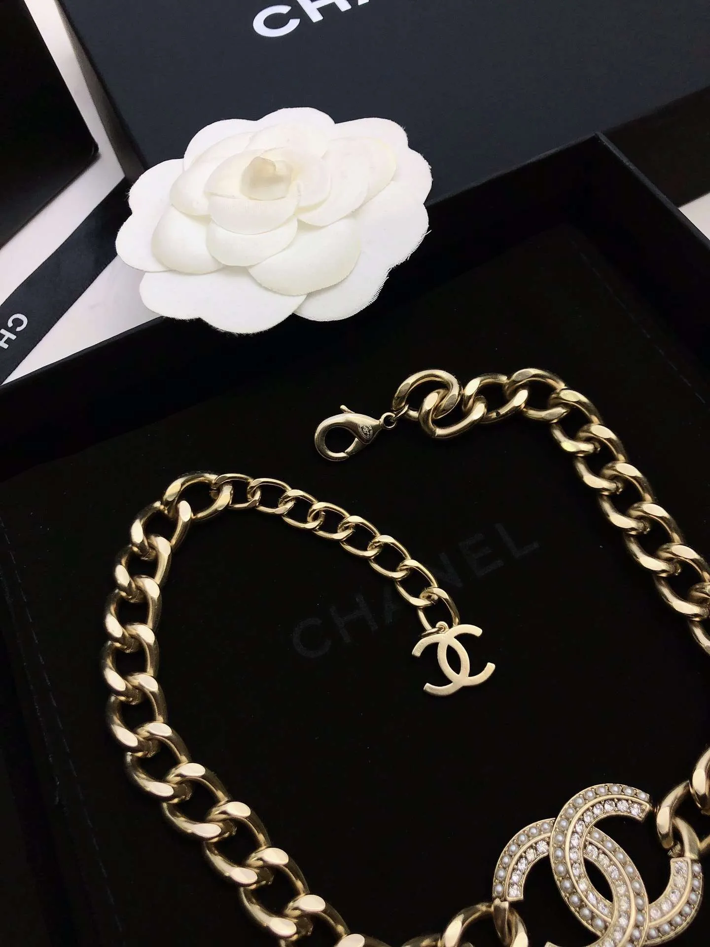 Chanel Small Agarwood Necklace Gold - Image 3