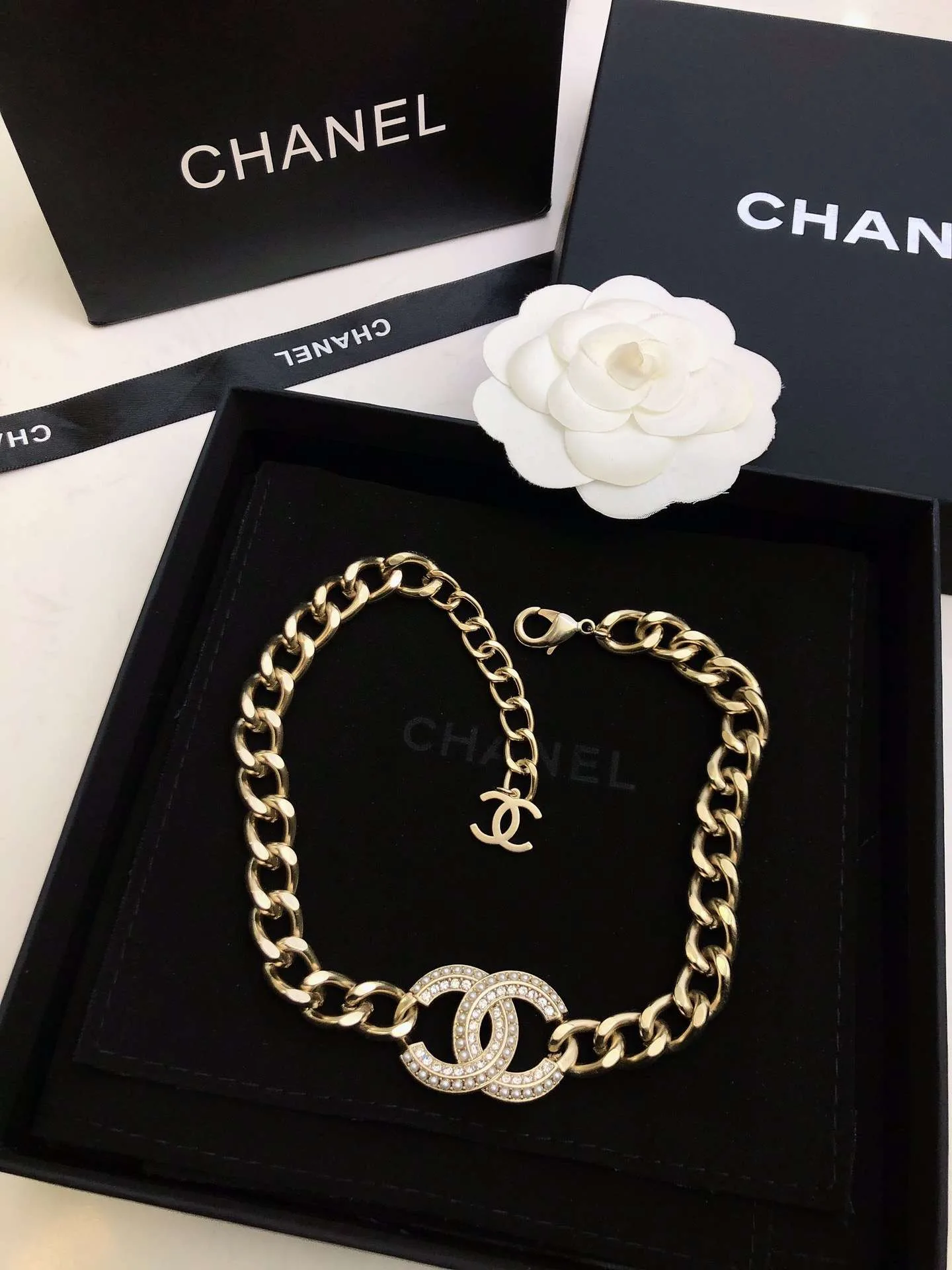 Chanel Small Agarwood Necklace Gold - Image 4