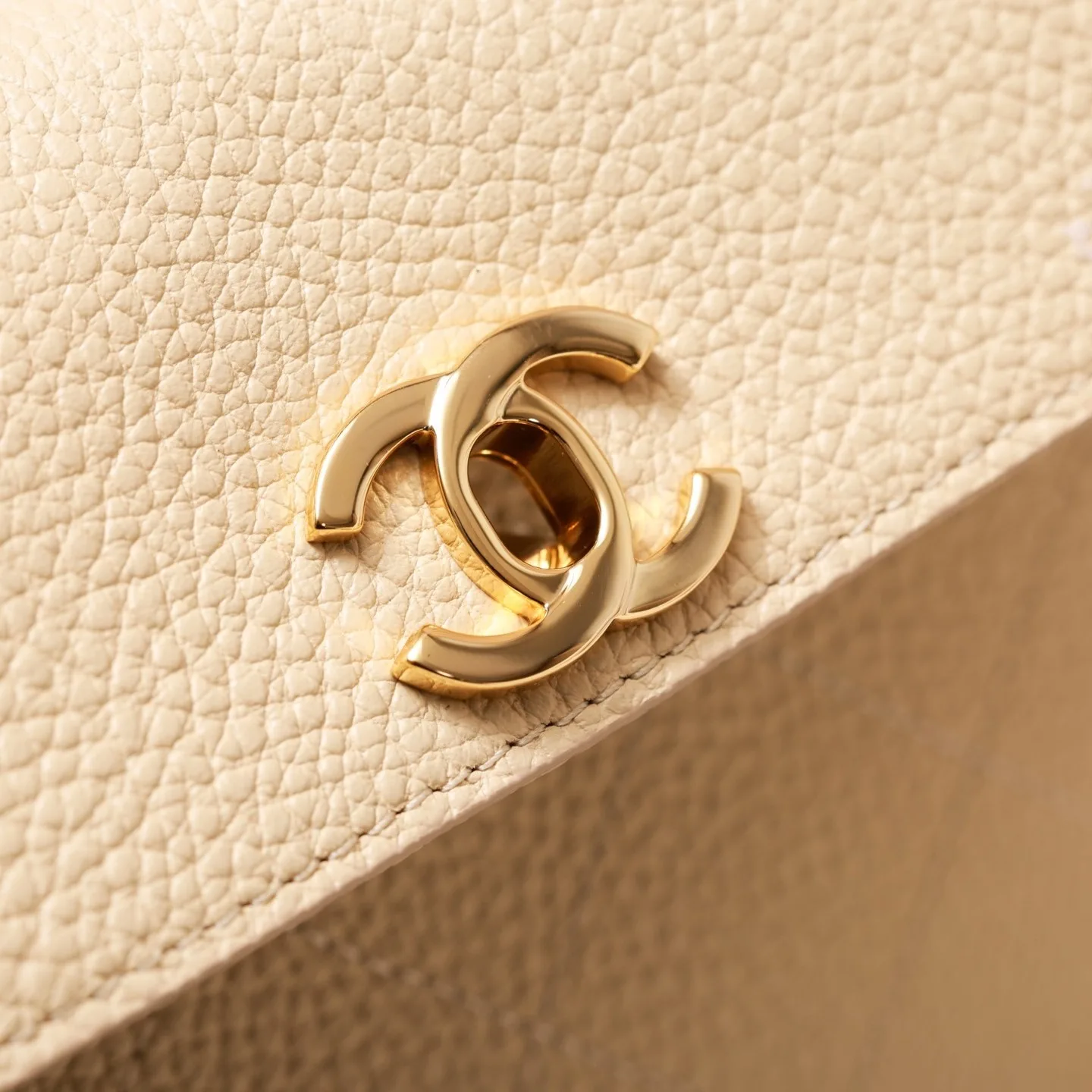 Chanel Small Shopping Shoulder Bag / Light Beige Gold Hardware - Image 5