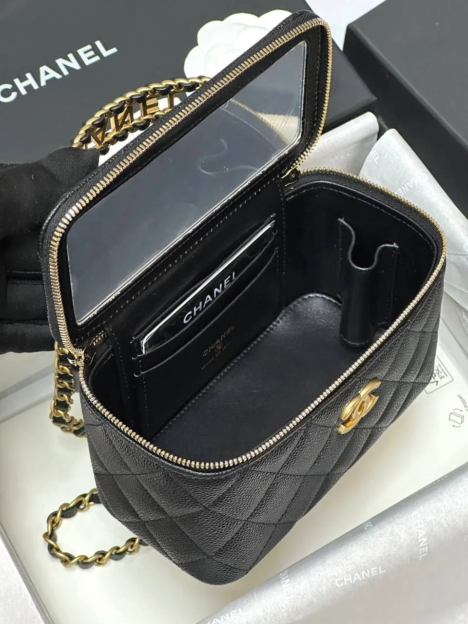 Chanel Small Vanity Case Black / - Image 9