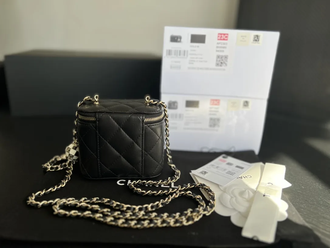 Chanel Vanity With Chain Black / - Image 4