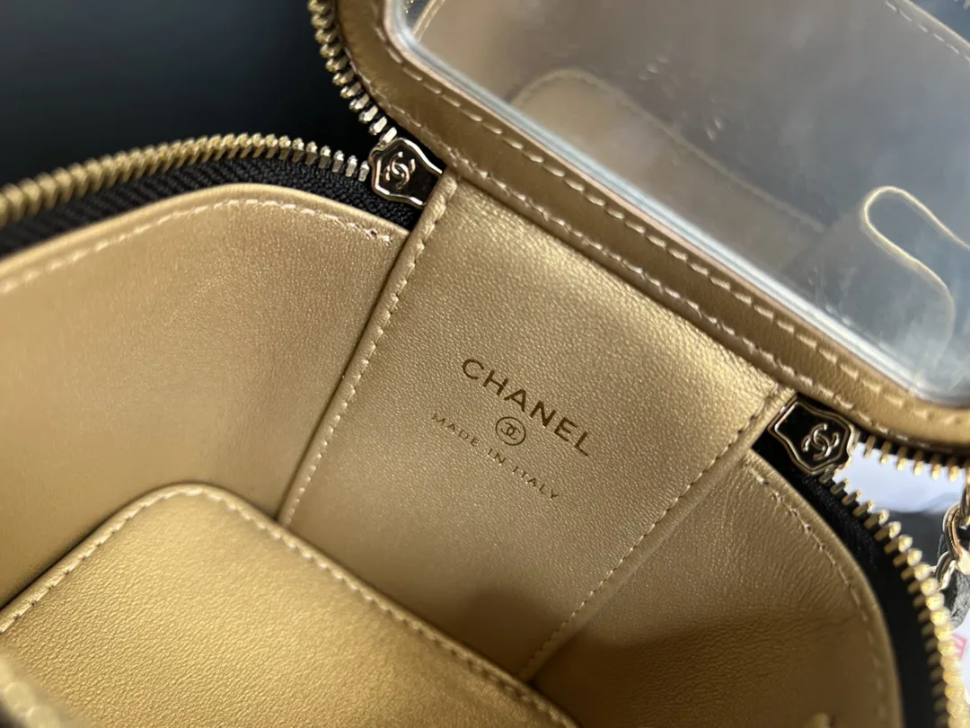 Chanel Vanity With Chain Black / - Image 9