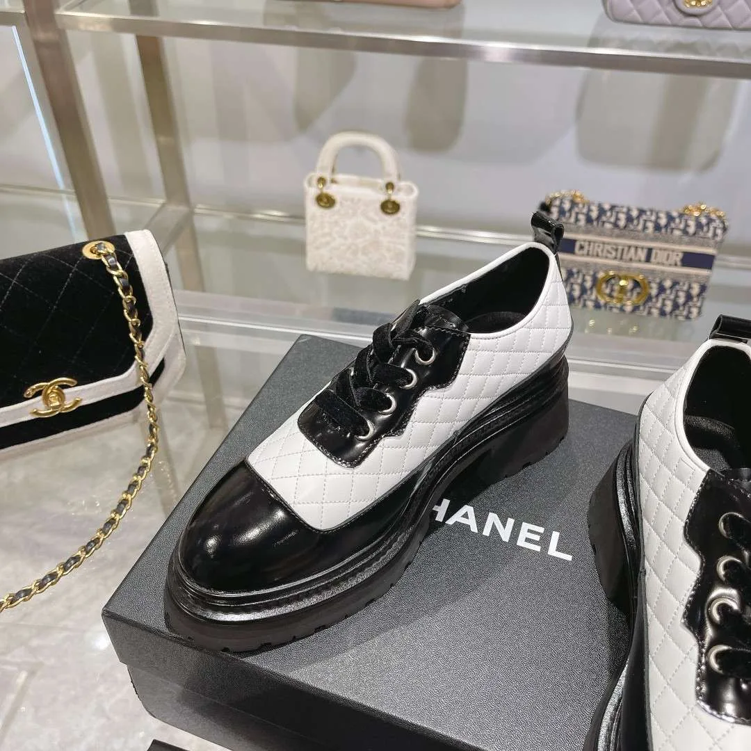 Chanel Thick Soled Chain Laced Loafers White - Image 4
