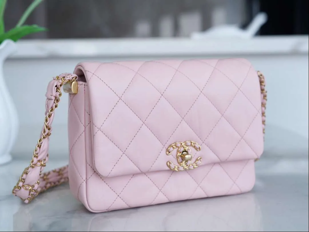 Chanel Wide Shoulder Bag Pink / - Image 4