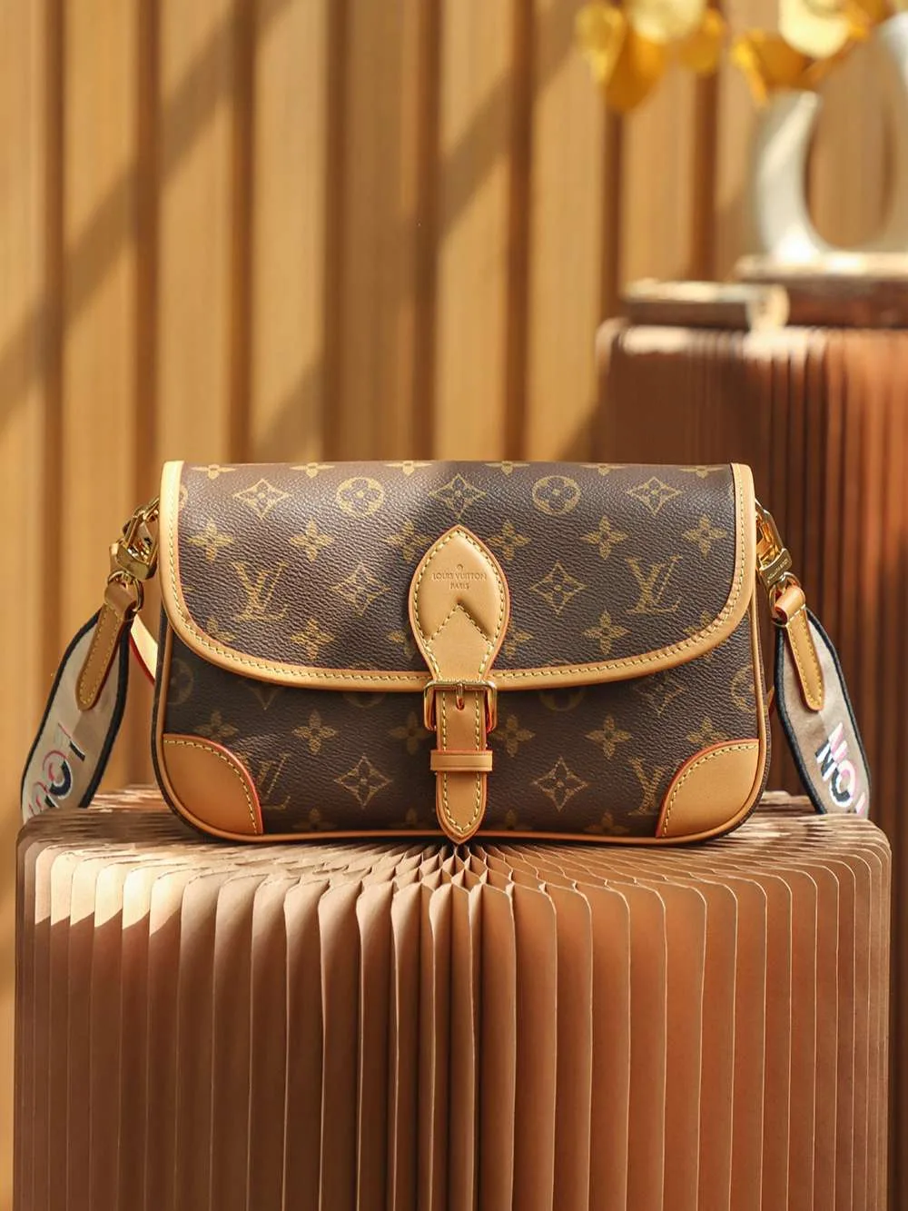 Louis Vuitton Diane Satchel Brown / - Image 3