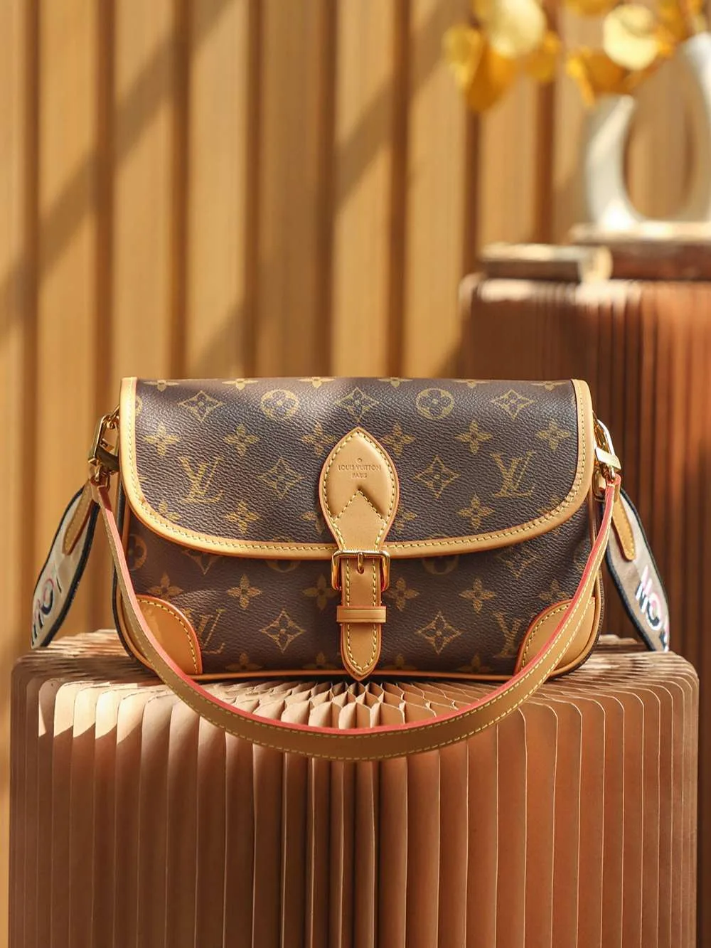 Louis Vuitton Diane Satchel Brown / - Image 4