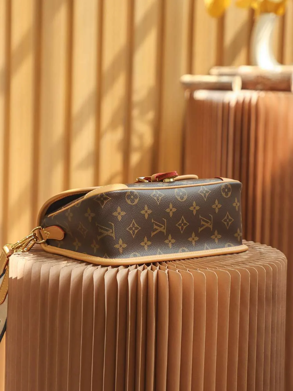 Louis Vuitton Diane Satchel Brown / - Image 5