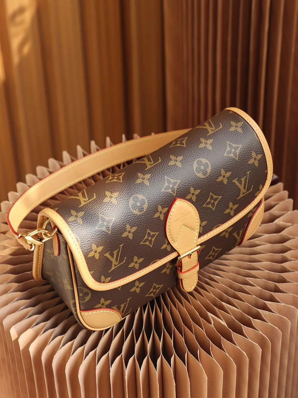 Louis Vuitton Diane Satchel Brown / - Image 6
