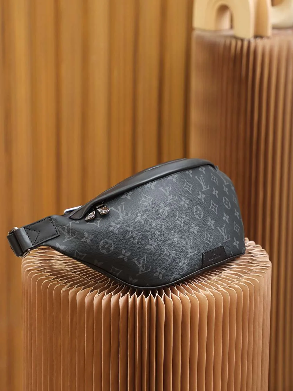 Louis Vuitton Discovery Bumbag / Black Silver Hardware - Image 4