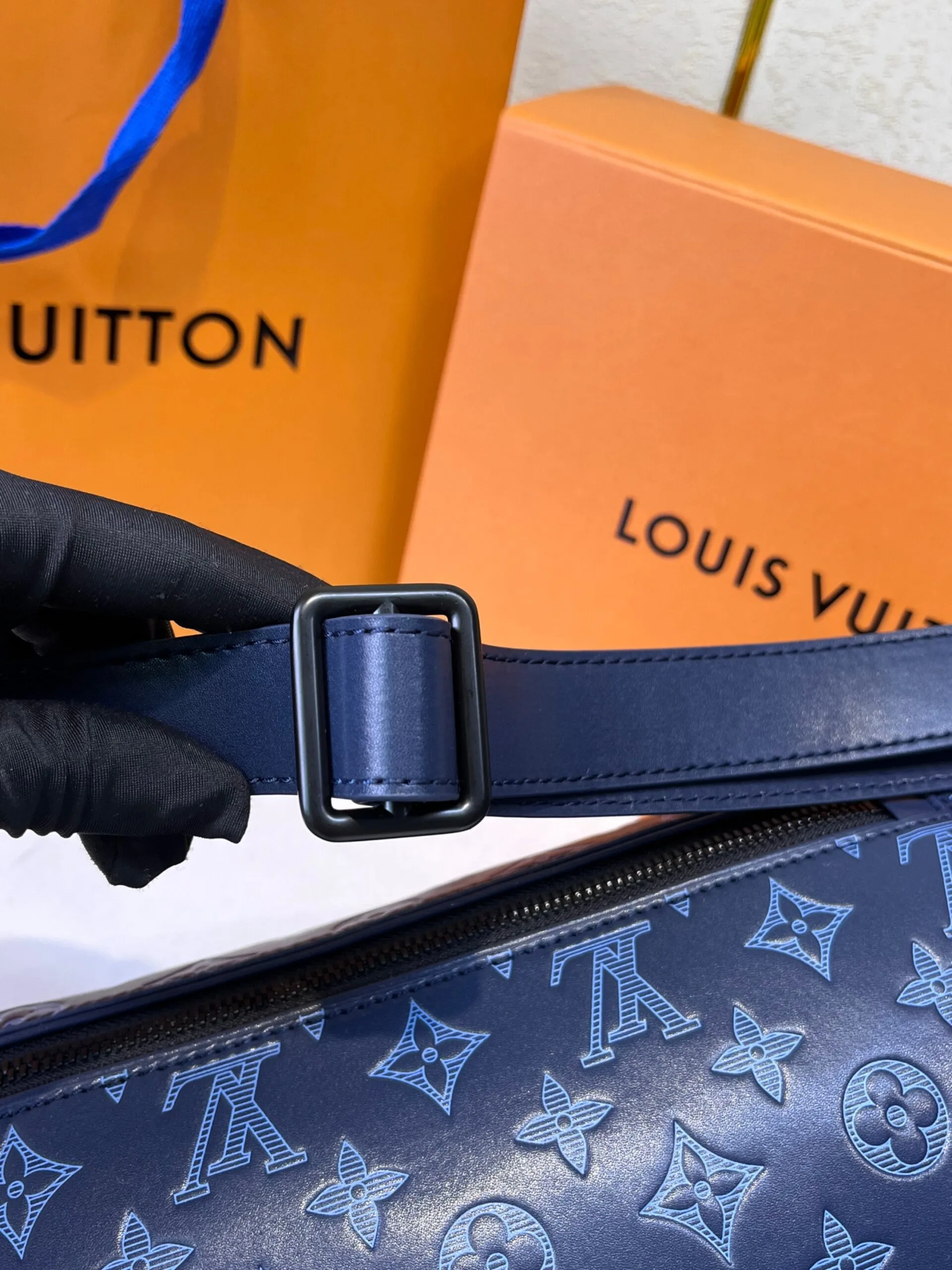 Louis Vuitton Discovery PM Bumbag / Navy Blue Black Hardware - Image 5