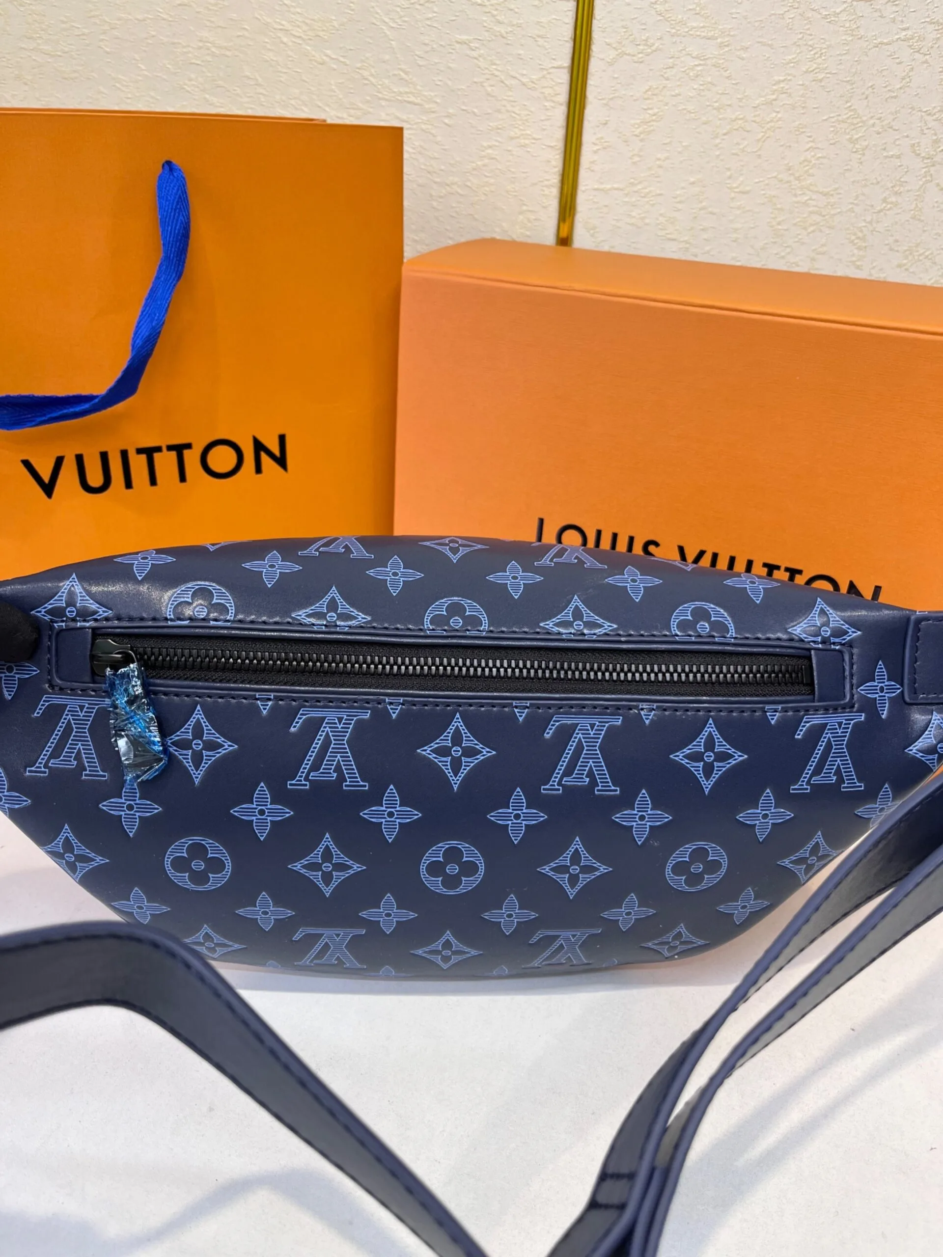 Louis Vuitton Discovery PM Bumbag / Navy Blue Black Hardware - Image 8