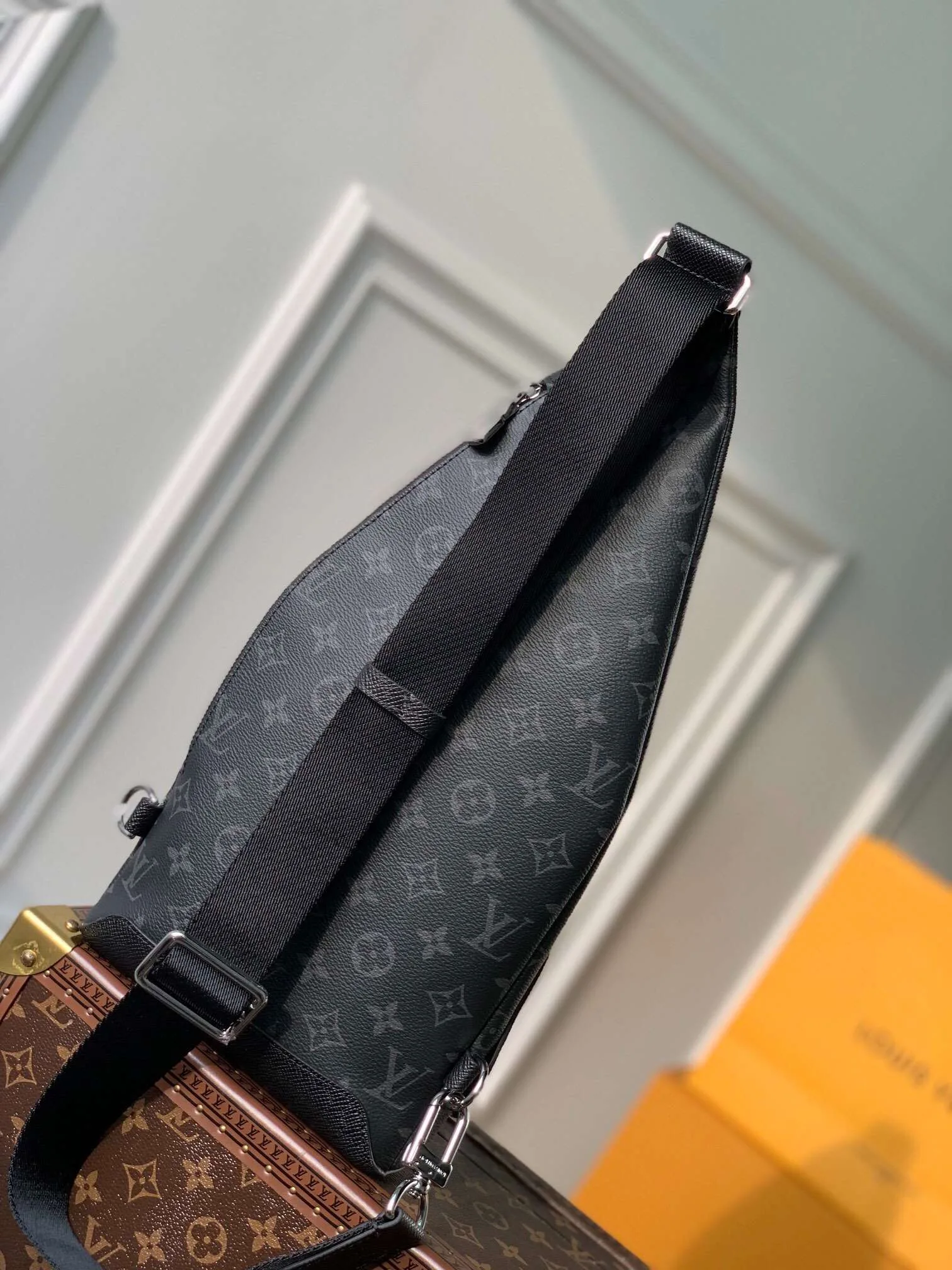 Louis Vuitton Duo Slingbag Black / - Image 4