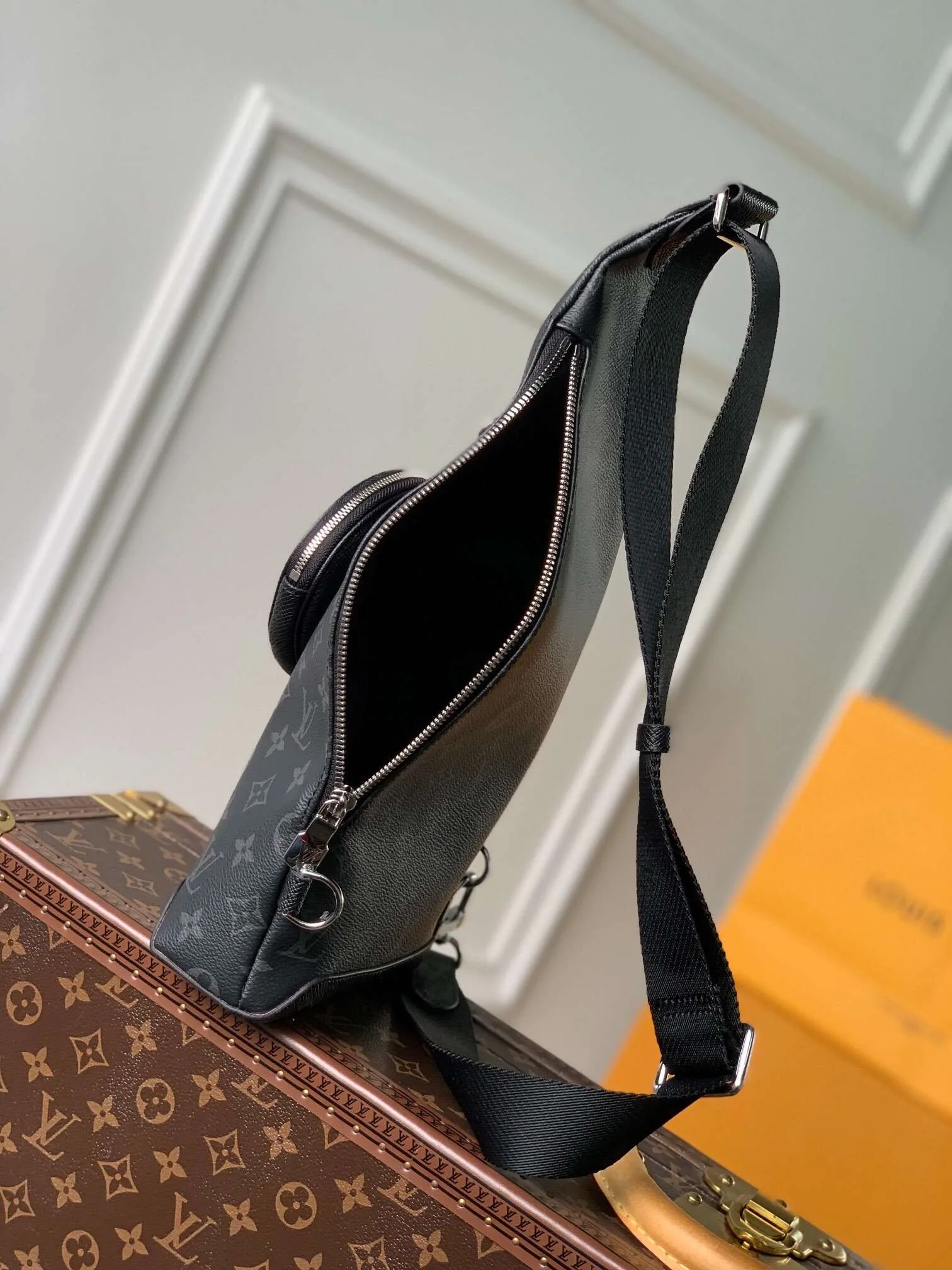 Louis Vuitton Duo Slingbag Black / - Image 3