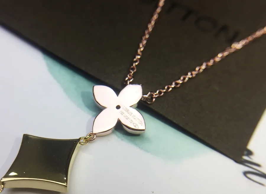 Alternative view of Louis Vuitton Flower Necklace Silver