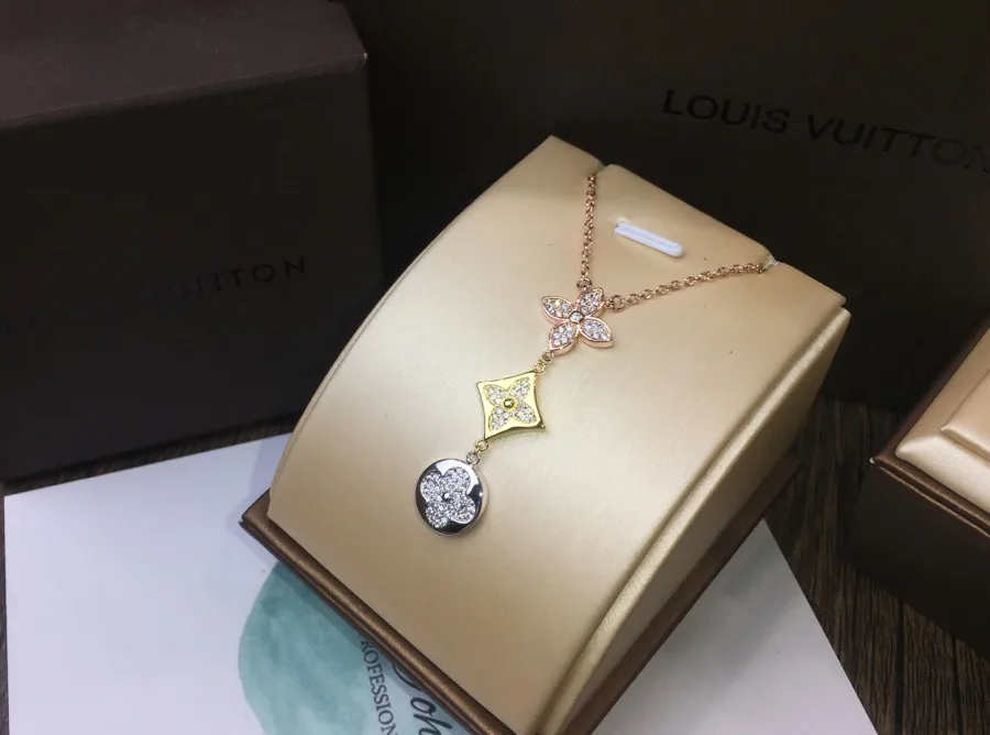Louis Vuitton Flower Necklace Silver - Image 10