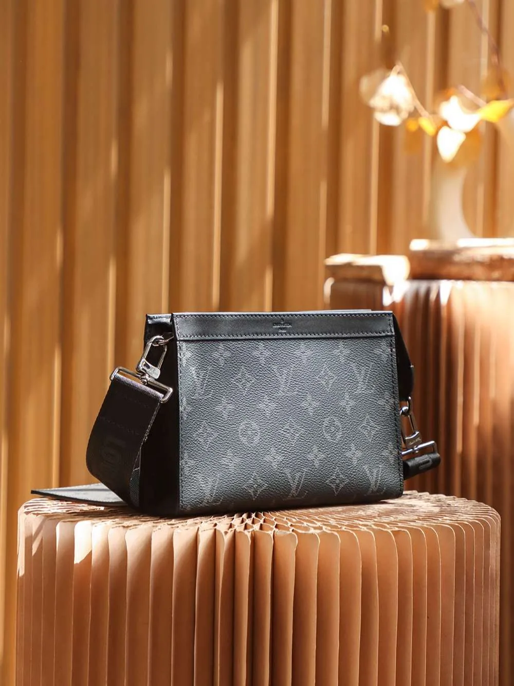Louis Vuitton Pochette Gaston Wearable Wallet Shoulder Bag / Black Monogram Eclipse Canvas Silver Hardware - Image 10