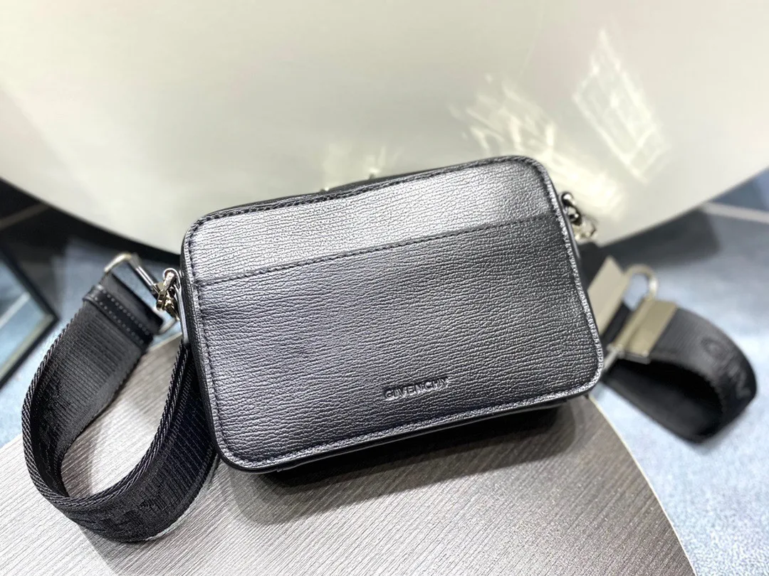 Alternative view of Givenchy Antigona Grained Camera Bag Black /