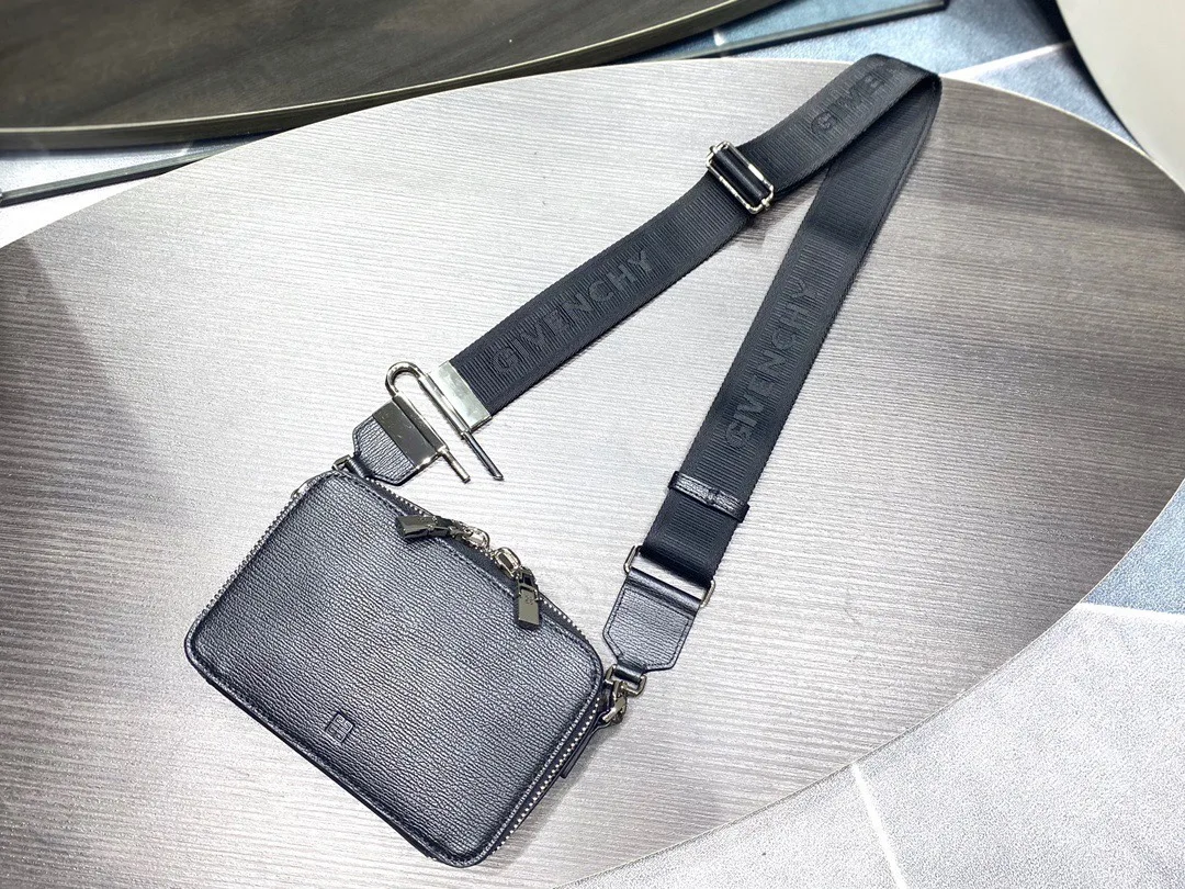 Givenchy Antigona Grained Camera Bag Black / - Image 5