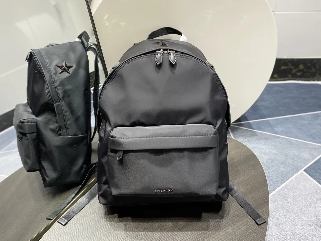 Givenchy Essentiel U Backpack Black / - Image 4