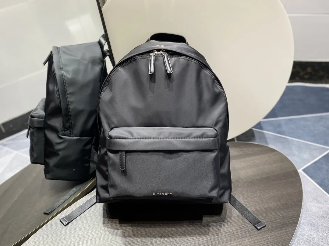 Givenchy Essentiel U Backpack Black / - Image 4