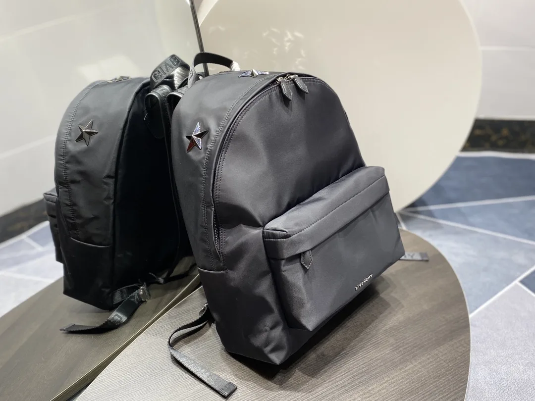 Givenchy Essentiel U Backpack Black / - Image 3
