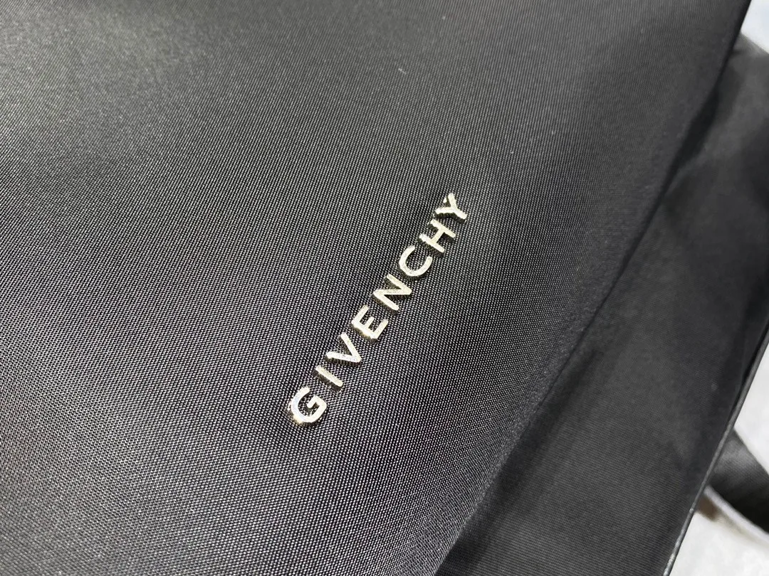 Givenchy Essentiel U Backpack Black / - Image 3